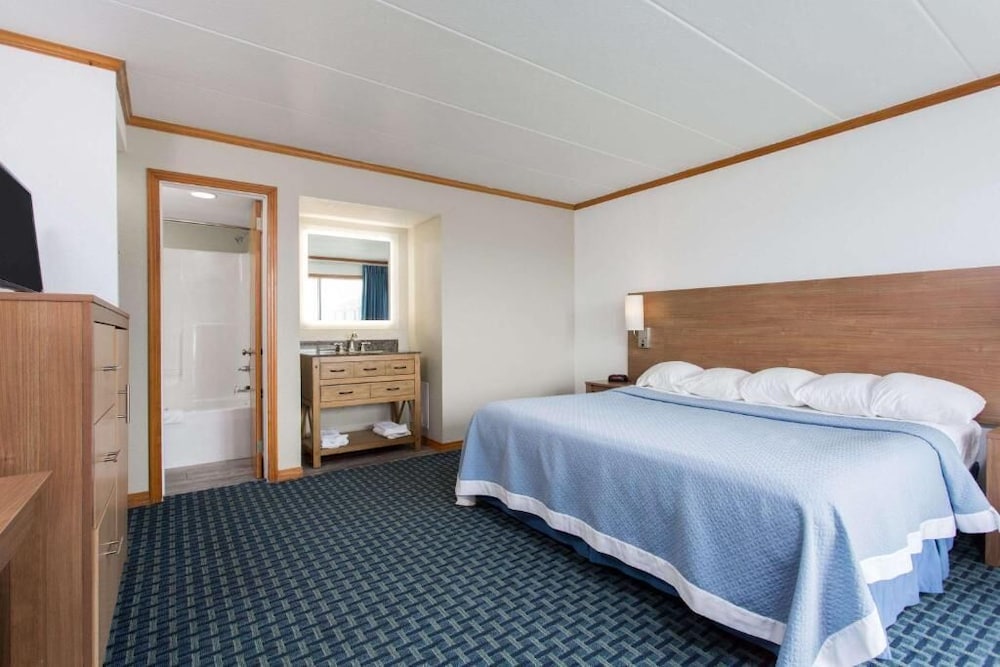 Mariner Inn And Suites - photo 23