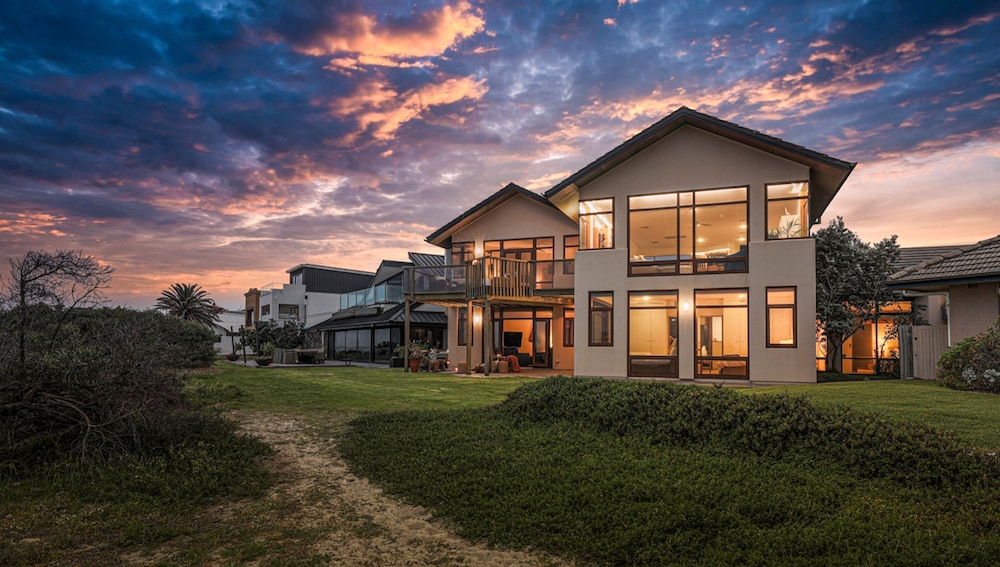 Seascape At Tennyson Beach — hotel in Grange