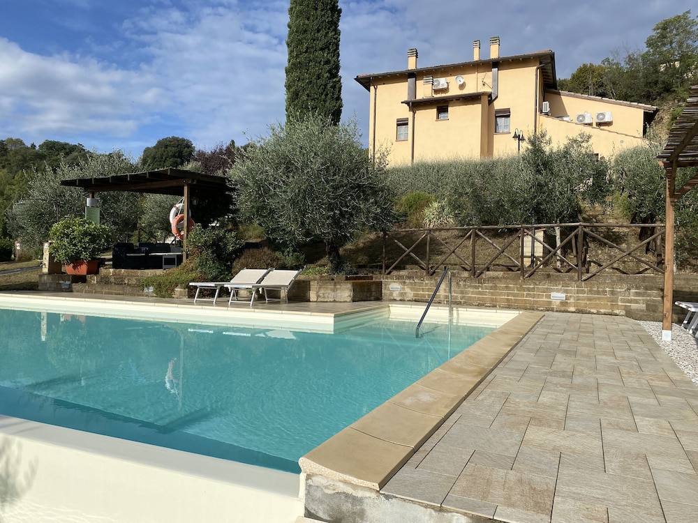 Villa Le Ripe — 4-Star Luxury Hotel in Gambassi Terme, Italy