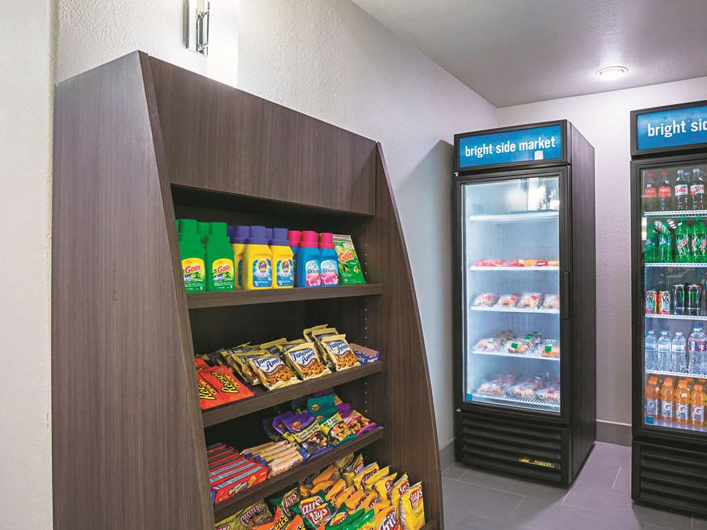La Quinta Inn & Suites by Wyndham Port Lavaca - photo 30