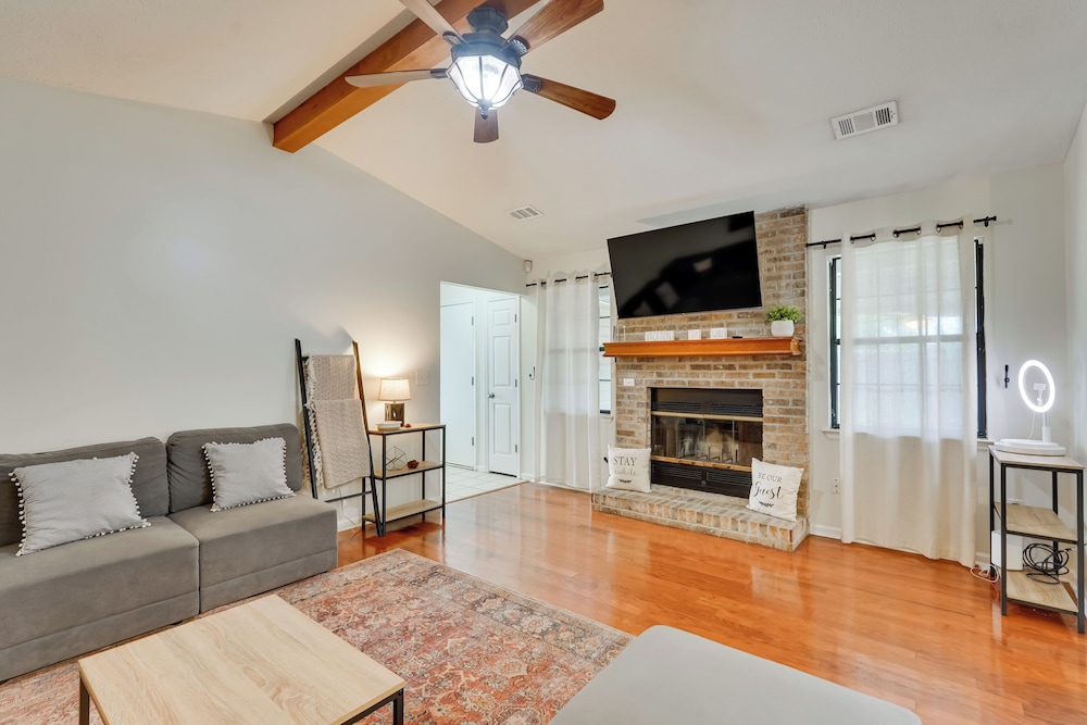 Bright Lynn Haven Home w Screened Porch & Yard - photo 3