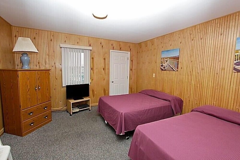 Boardwalk Sand & Surf Inn Oceanfront - photo 3