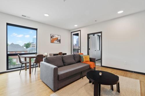 CozySuites on Mass with garage parking #5 — 4-Star Luxury Hotel in Indianapolis, United States