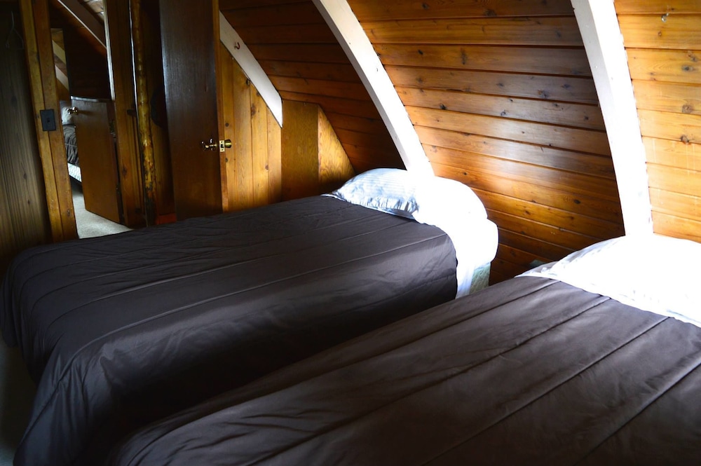 Red Shutter Cabin — Rossland — photo 4