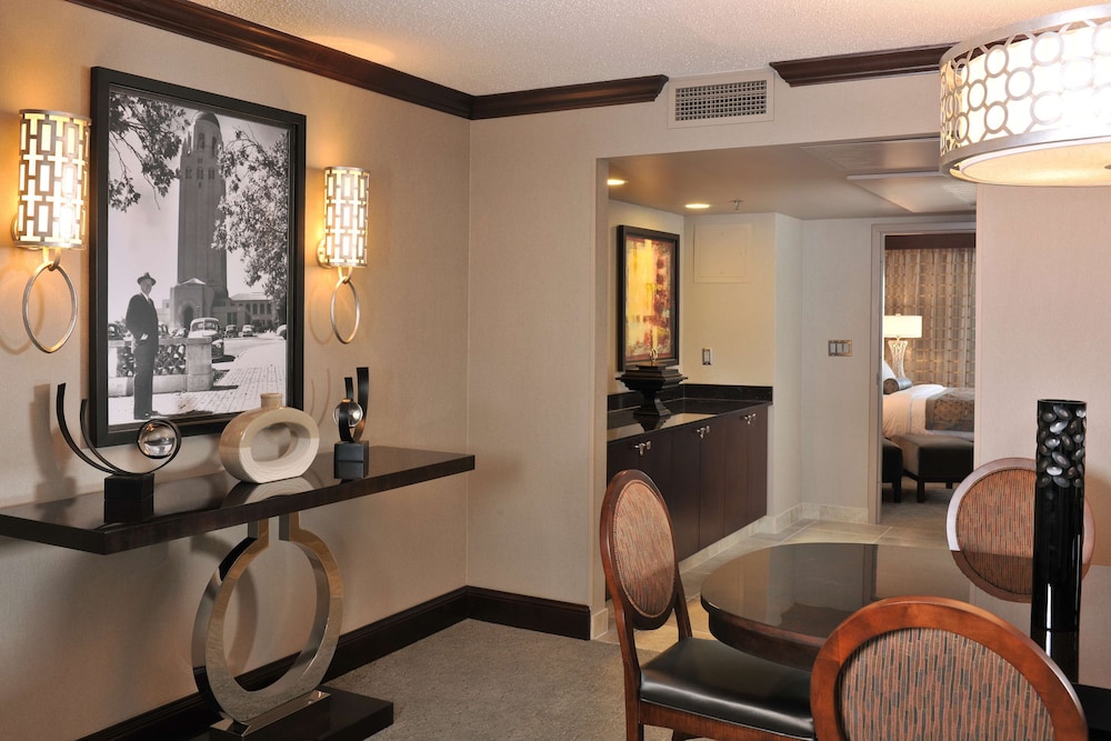 Embassy Suites Hotel Des Moines Downtown - photo 10