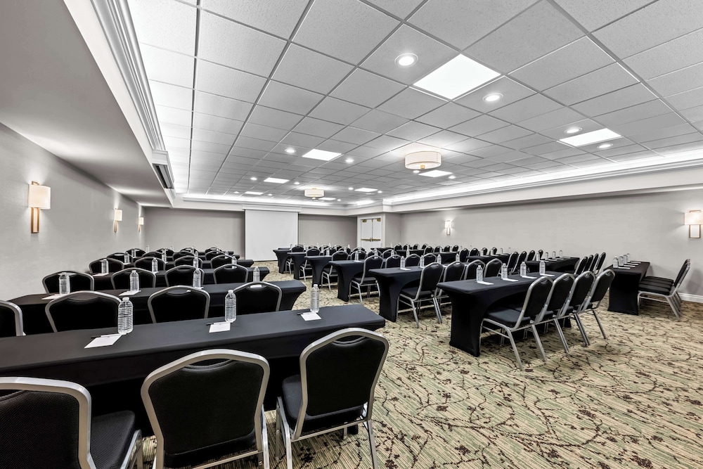 Best Western Plus Puyallup Hotel - photo 40