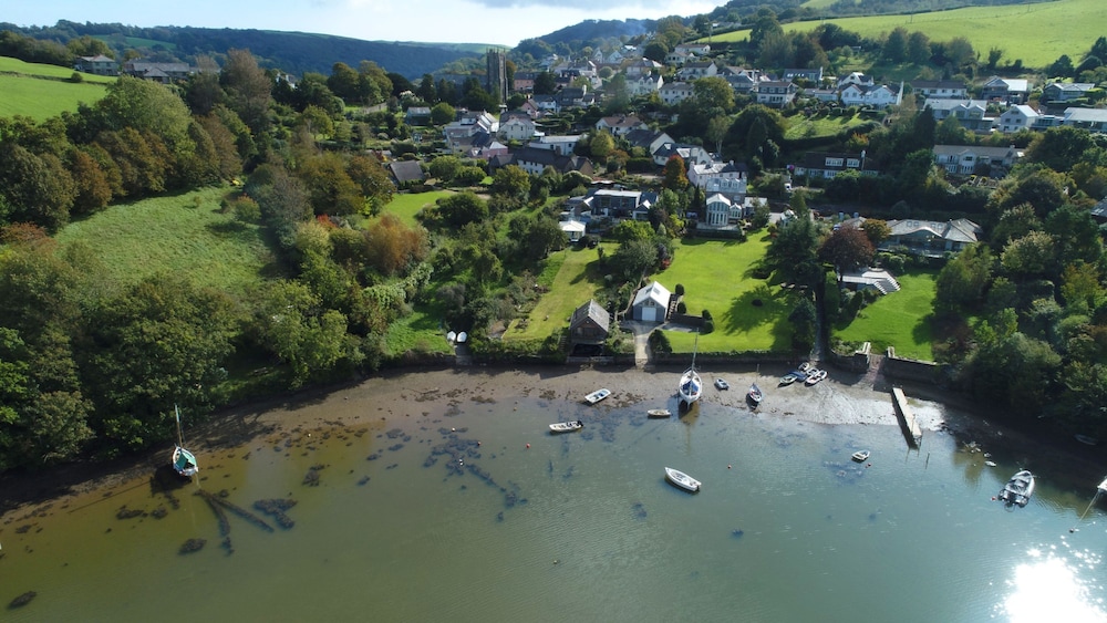 Water Edge — 4-Star Luxury Hotel in Dartmouth, United Kingdom