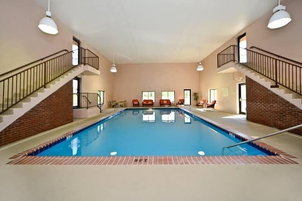 Manchester Heritage Inn And Suites - photo 21