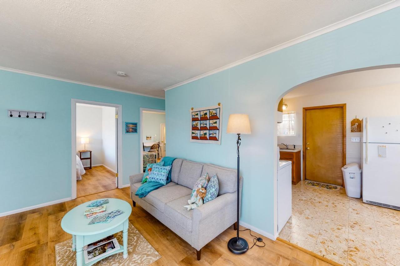 Waldport Bungalow - photo 4