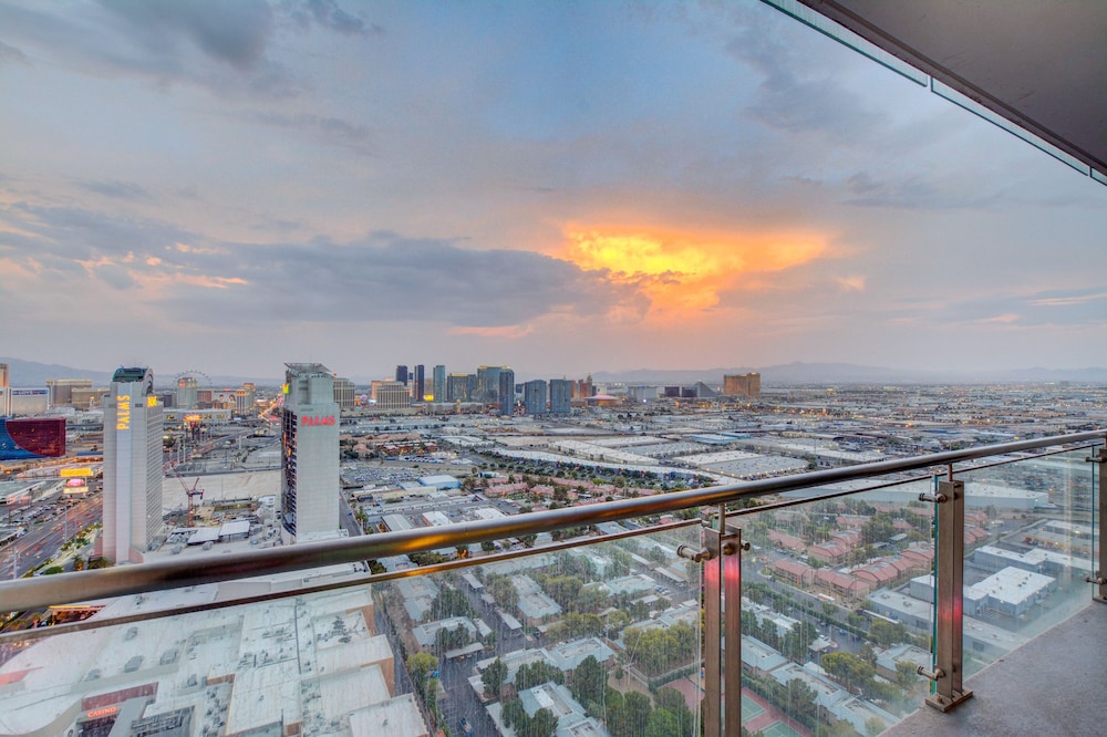 Luxury Suites at the Palms - photo 31