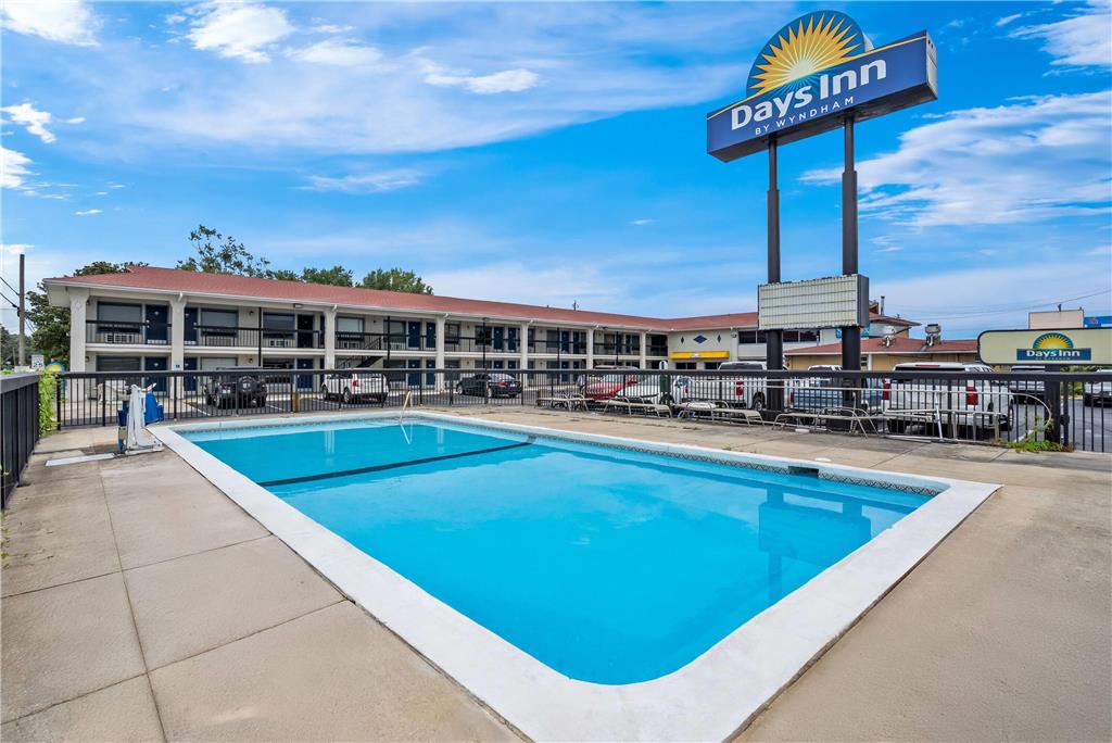 Days Inn by Wyndham Jacksonville NC - photo 10