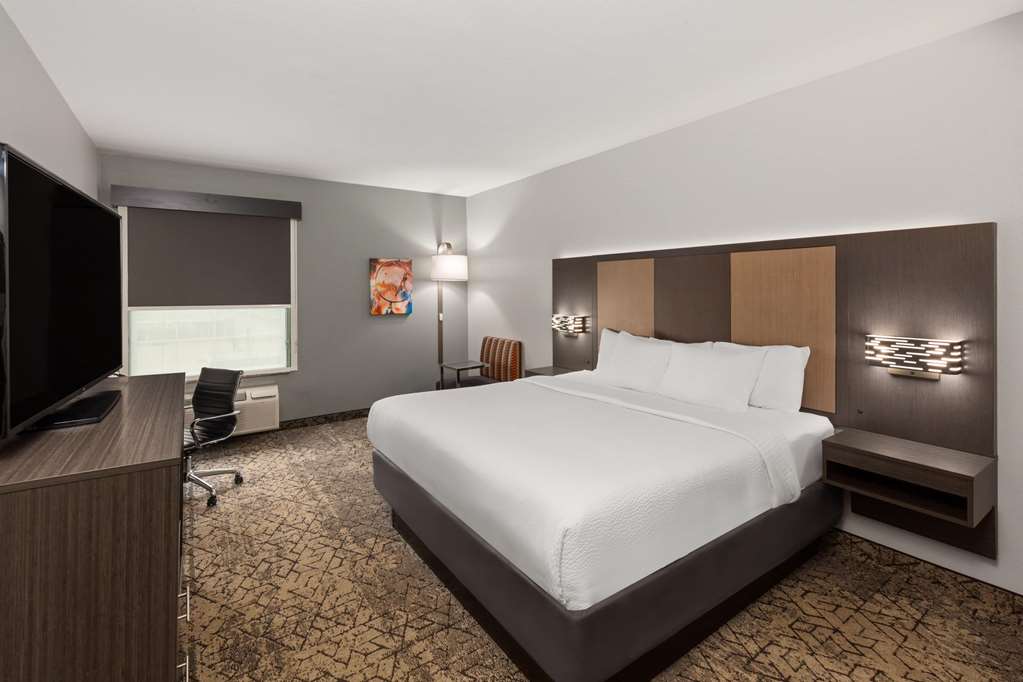 La Quinta Inn & Suites by Wyndham McAlester - photo 16