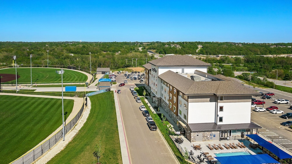 Holiday Inn Exp Parkville - photo 92