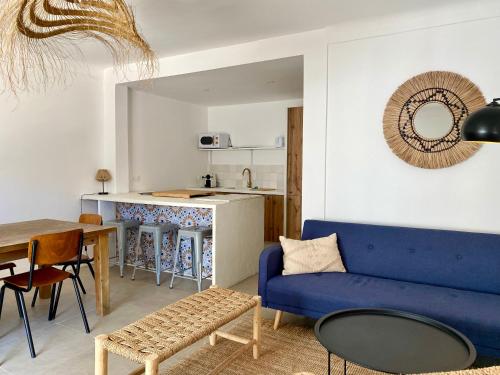 Renove Avec Jardin a 5min de la Plage in Saintes-Maries-De-La-Mer, France