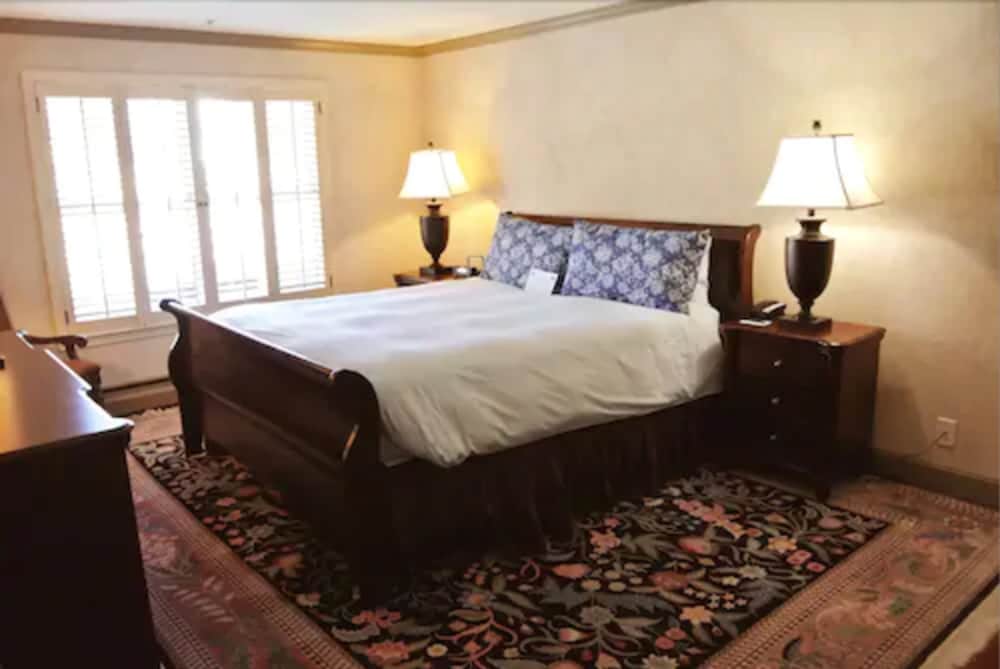 Cow Hollow Inn & Suites - photo 5