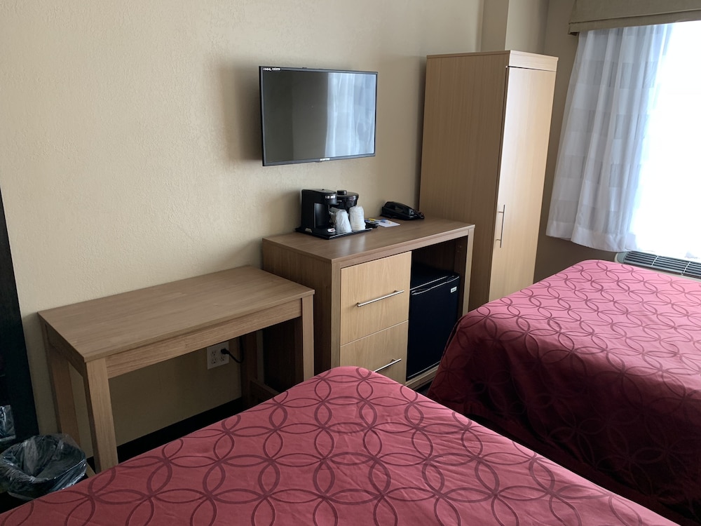 Days Inn by Wyndham Brooklyn Borough Park - photo 16