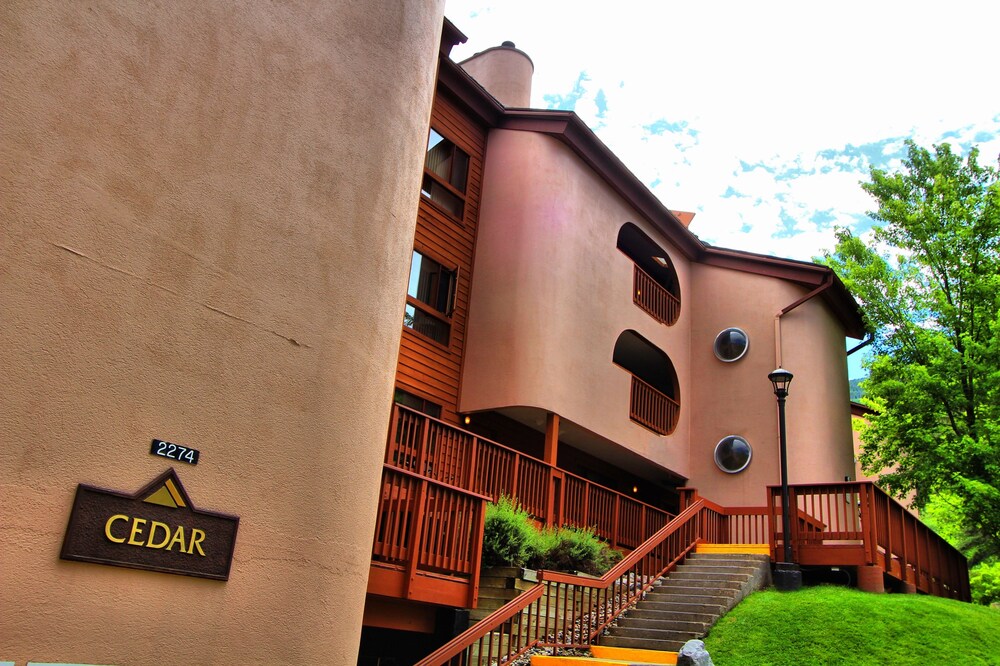 Cedar at Streamside a VRI Resort in Vail, United States