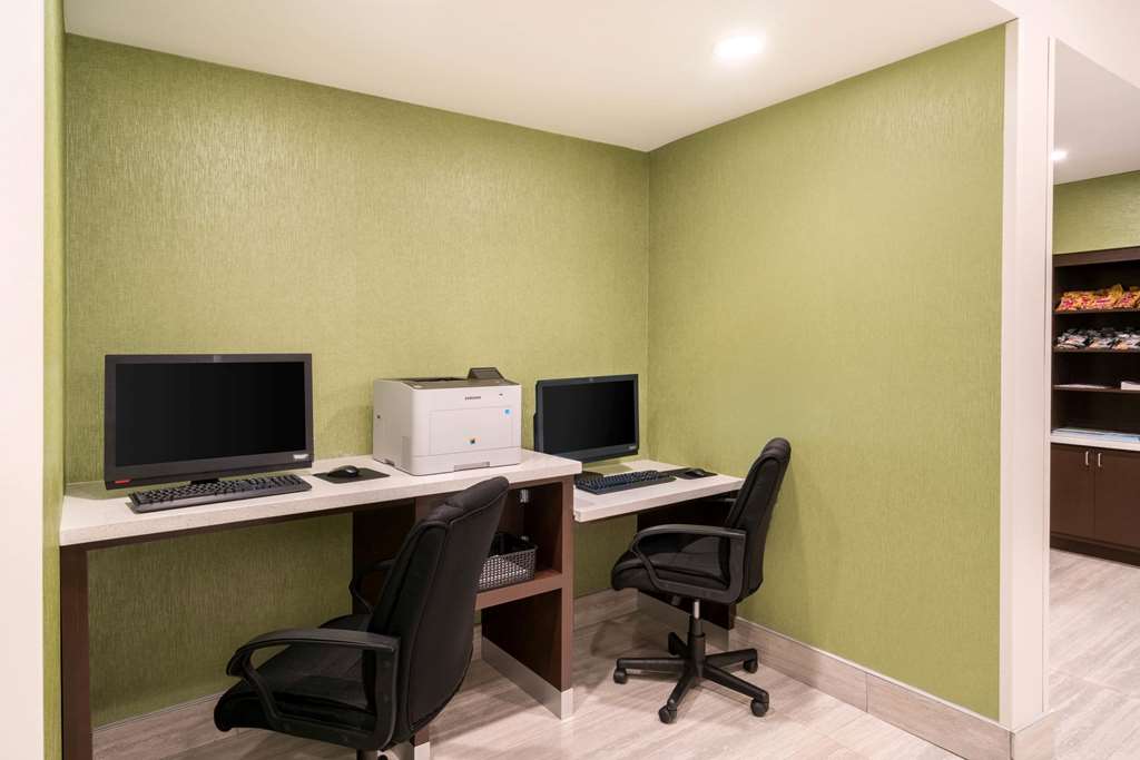 La Quinta Inn & Suites by Wyndham Mobile - photo 58