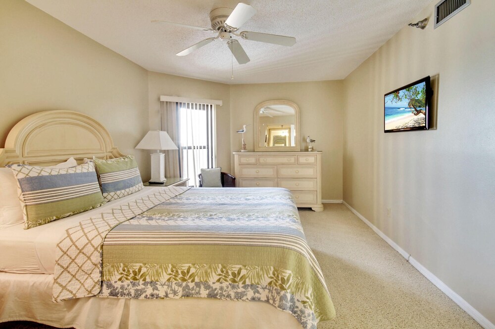 Emerald Isle 502 Premier — 4-Star Luxury Hotel in Saint Pete Beach, United States