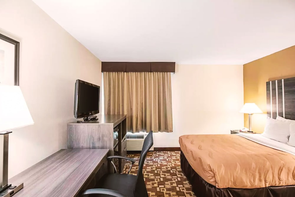 Norwood Inn & Suites Milwaukee - photo 13