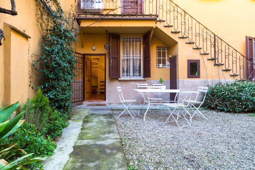 Appartamento Angeli 10 — 4-Star Luxury Hotel in Bologna, Italy