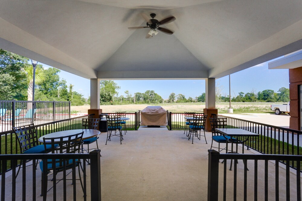 Candlewood Suites College Station At University by IHG - photo 55