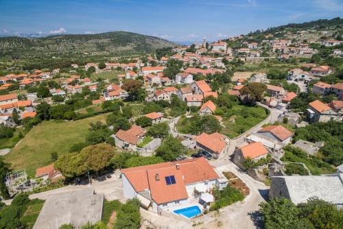 Family friendly house with a swimming pool Nerezisca Brac 20132 — 4-Star Luxury Hotel in Nerezisce, Croatia