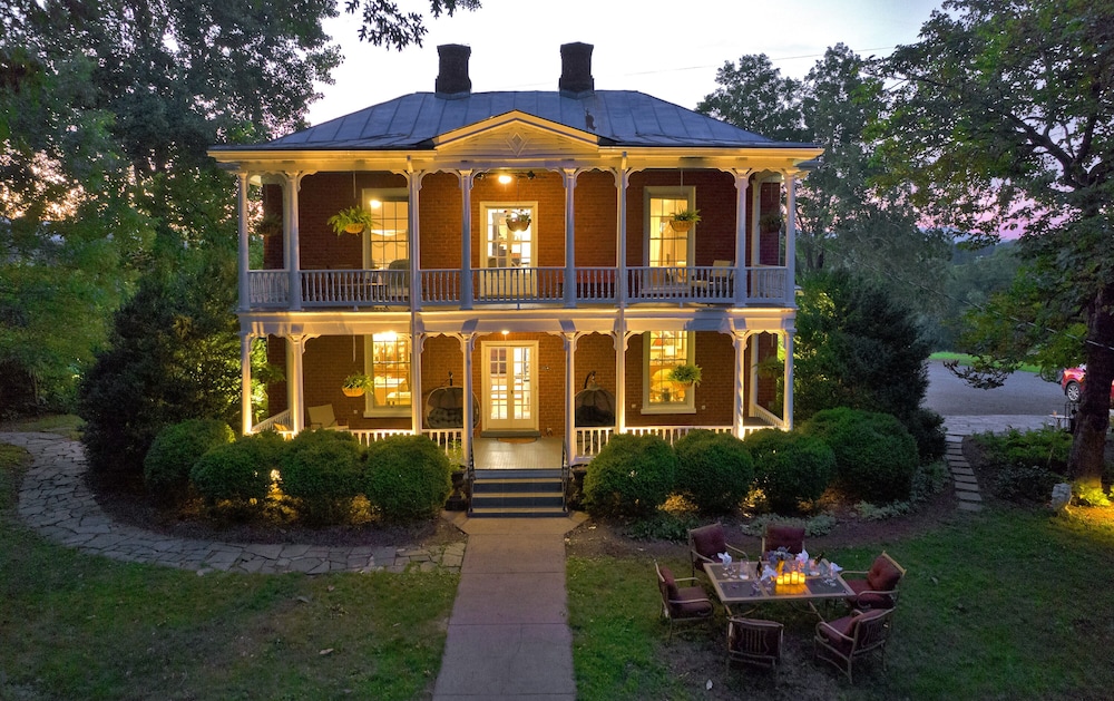 Redhill Bed And Breakfast 17172408 — Lovingston