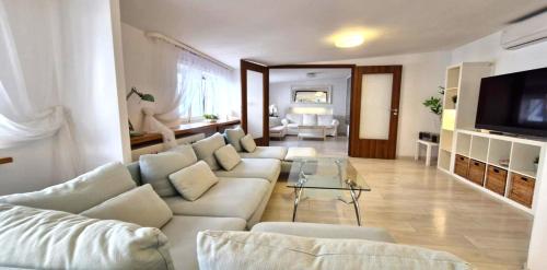 IMPERIaL 110 m2 4 rooms Old Town 300m Wawel Breakfest — 4-Star Luxury Hotel in Krakow, Poland