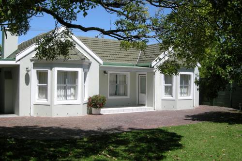 Constantia Cottage — 4-Star Luxury Hotel in Cape Town, South Africa