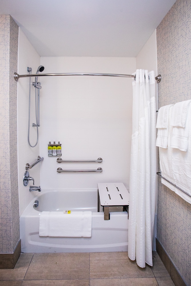 Holiday Inn Express & Suites Rehoboth Beach by IHG - photo 27