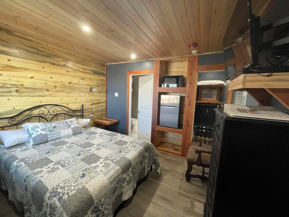 Sugarloaf Mountain Motel - photo 30