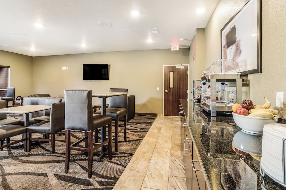 Cobblestone Hotel & Suites Newport - photo 45