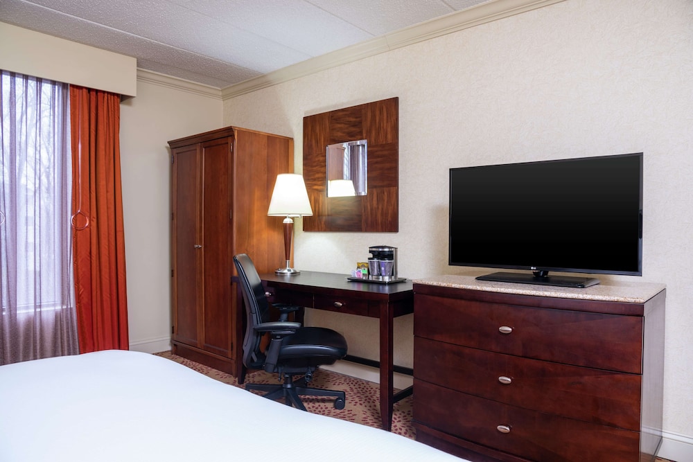 DoubleTree by Hilton Hotel Grand Rapids Airport - photo 27