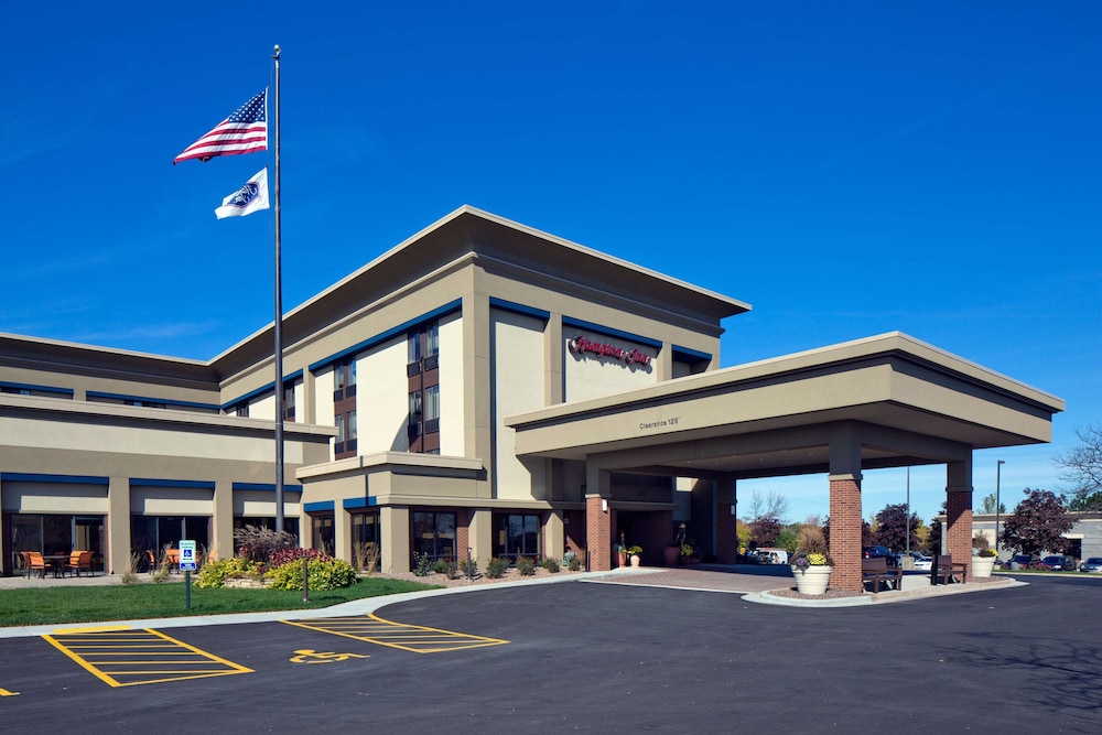 Hampton Inn Milwaukee Brookfield - photo 41