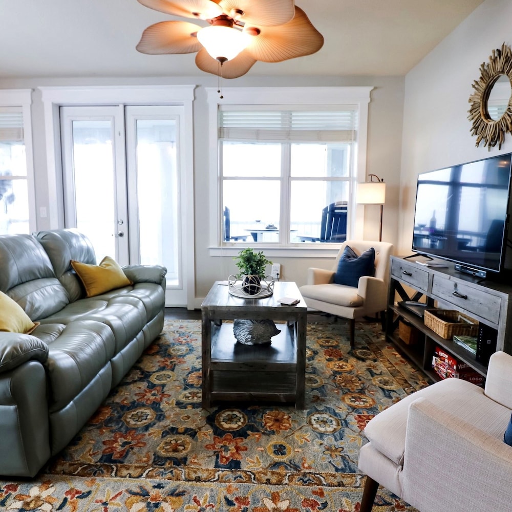Resort Living on the Bay 2 bed 2 Bath Gorgeous Views Heated Infinity Pool Beach Access Galveston - photo 11