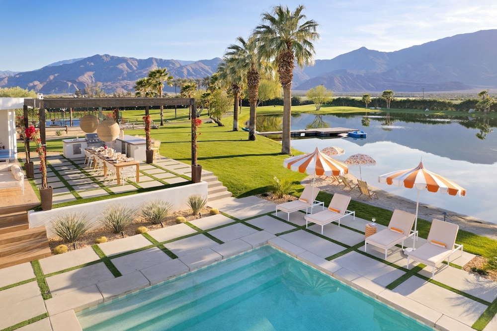 Buena Vista by Avantstay Massive Outdoor Oasis w Pool Spa & Firepit - photo 43