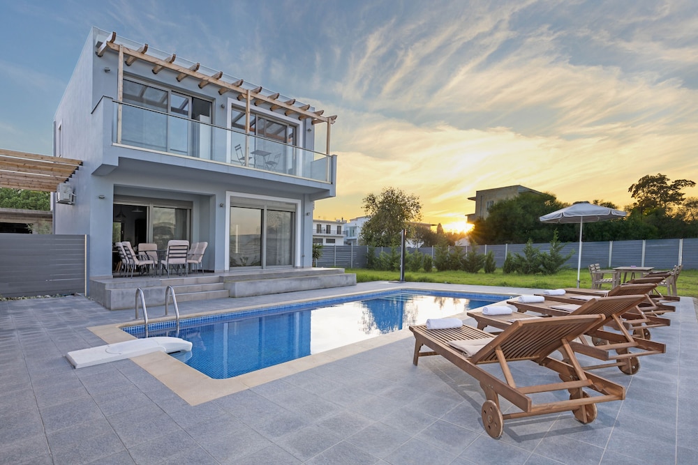 Rhodes Sea Villas — 4-Star Luxury Hotel in Rodos, Greece