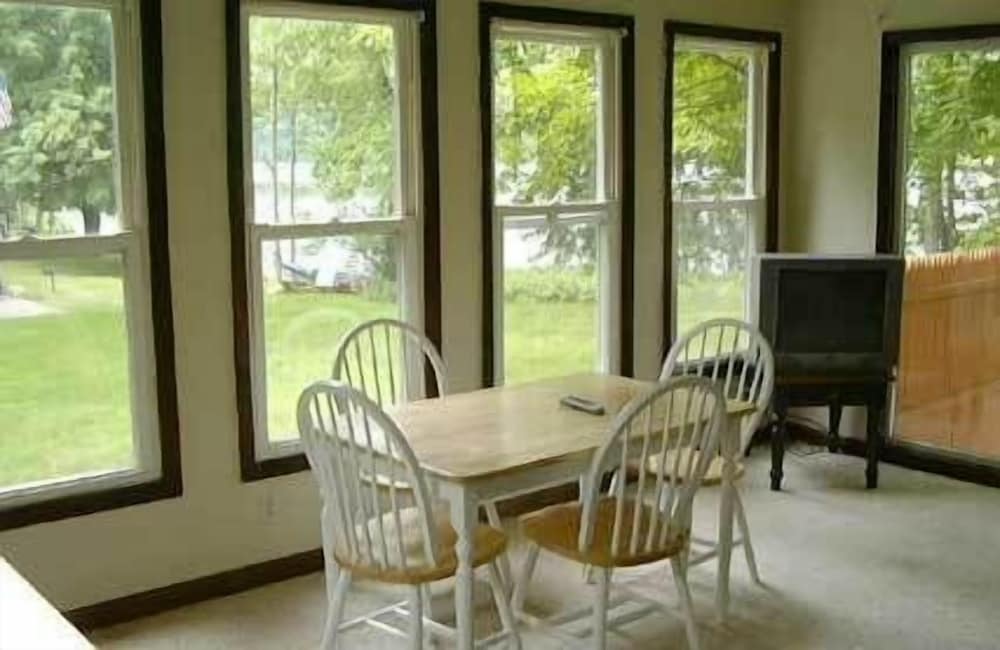 The Elms Waterfront Cottages - photo 24