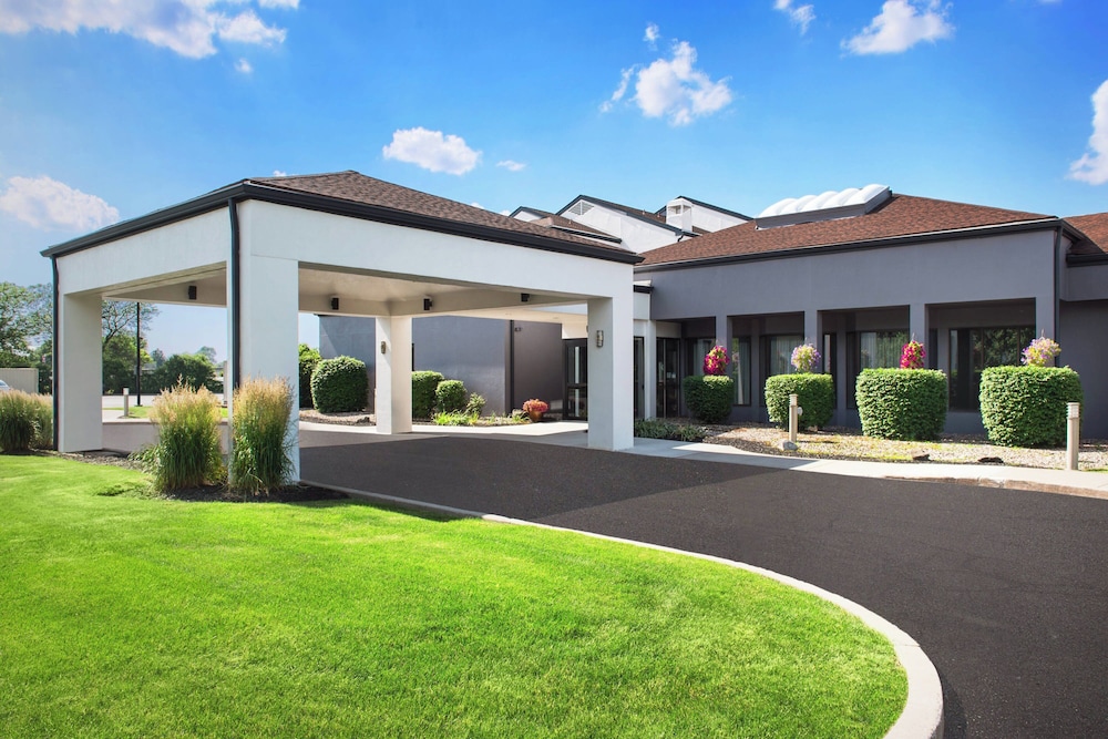 Courtyard Syracuse Carrier Circle - featured photo