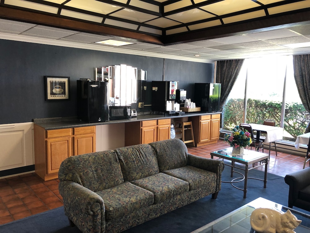 AmeriStay Portsmouth - photo 2