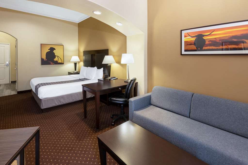 La Quinta Inn & Suites by Wyndham Houston New Caney - photo 15