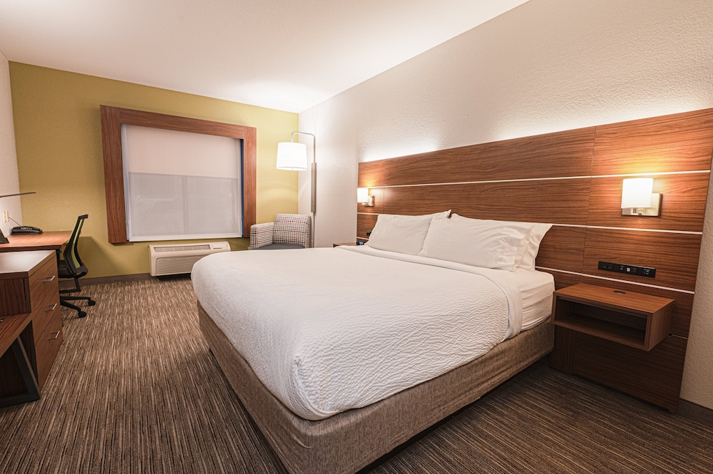 Holiday Inn Express Hotel & Suites East Lansing by IHG - photo 3