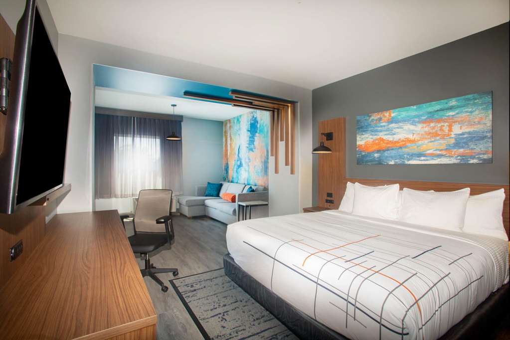 La Quinta Inn & Suites by Wyndham Oxford - photo 24