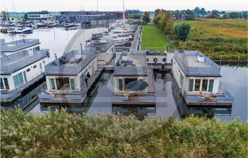 Amazing Ship In Aalsmeer — 4-Star Luxury Hotel in Aalsmeer, Netherlands