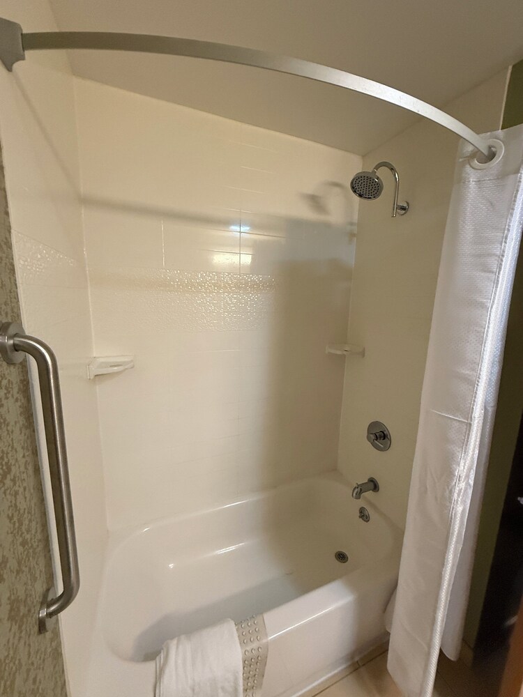 Plymouth Bay Inn and Suites - photo 10