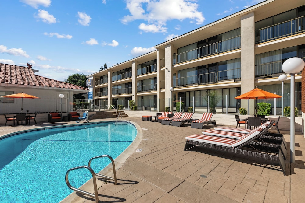 Vagabond Inn Executive Old Town - photo 48