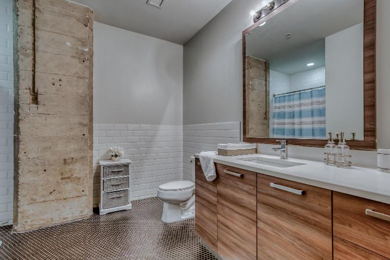 Luxury Downtown Dallas Stay by Amyfinehouse - photo 158
