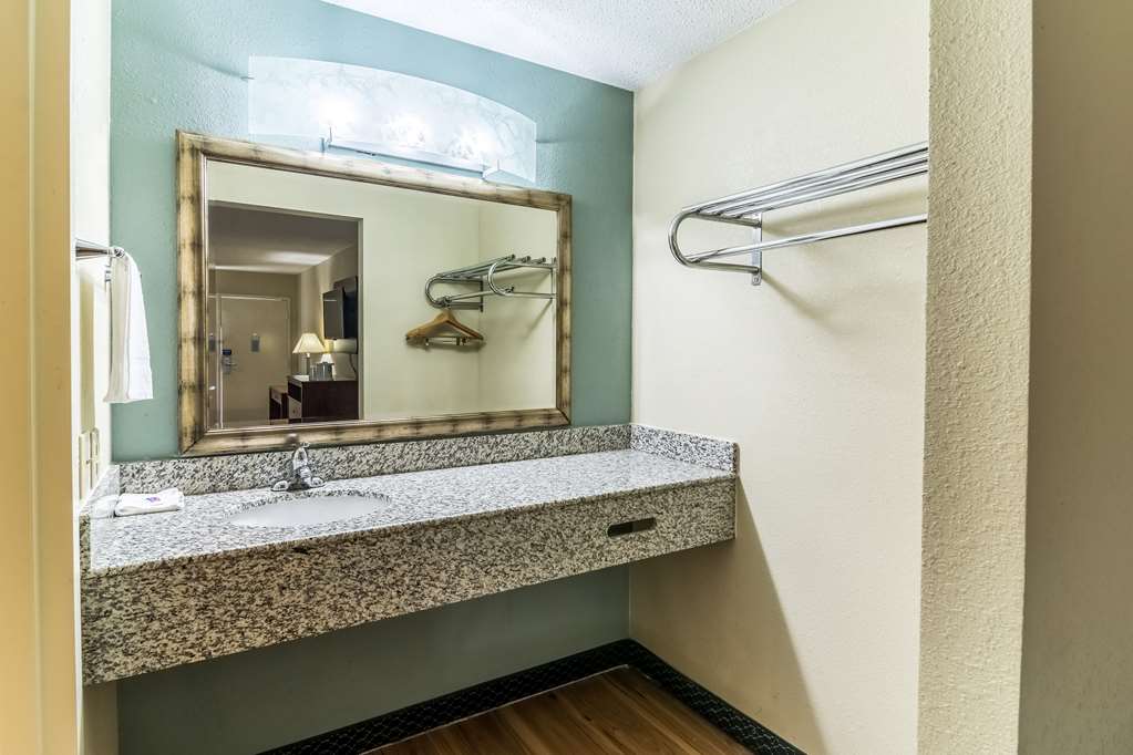 Motel 6 Kenly NC - photo 19