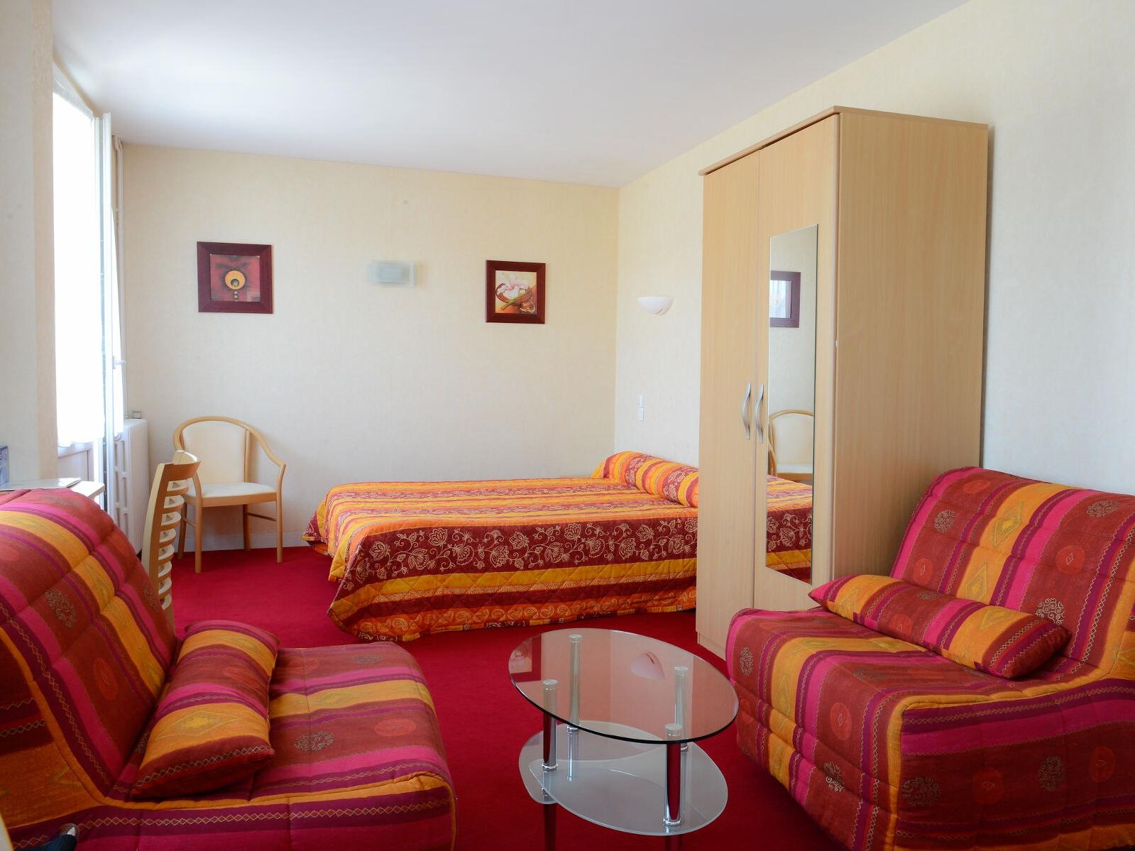 Logis Hotel Restaurant Du Commerce — Caen — photo 2